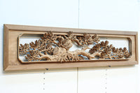 どっしりと貫禄ある松の彫刻を描く深彫り彫刻欄間 EZ2518 在庫1枚