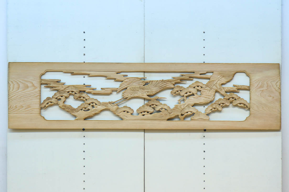 松の枝に鶴が舞う姿を描いた欄間素材 EZ2530 在庫1枚 – 古福庵