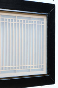 幅776ミリ!! 黒枠で和の風情溢れる小型縦繁欄間 EZ2582 在庫1枚