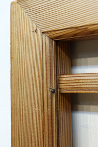 井桁枠で縦繁を囲い上品な面持ちある小型欄間 EZ2586 在庫1枚