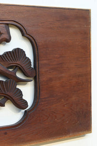 松の周りで貫録ある鷹が舞う彫刻欄間素材 EZ2592ab 在庫(a:0 b:1)枚