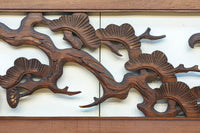 松の周りで貫録ある鷹が舞う彫刻欄間素材 EZ2592ab 在庫(a:0 b:1)枚