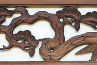 松の周りで貫録ある鷹が舞う彫刻欄間素材 EZ2592ab 在庫(a:0 b:1)枚