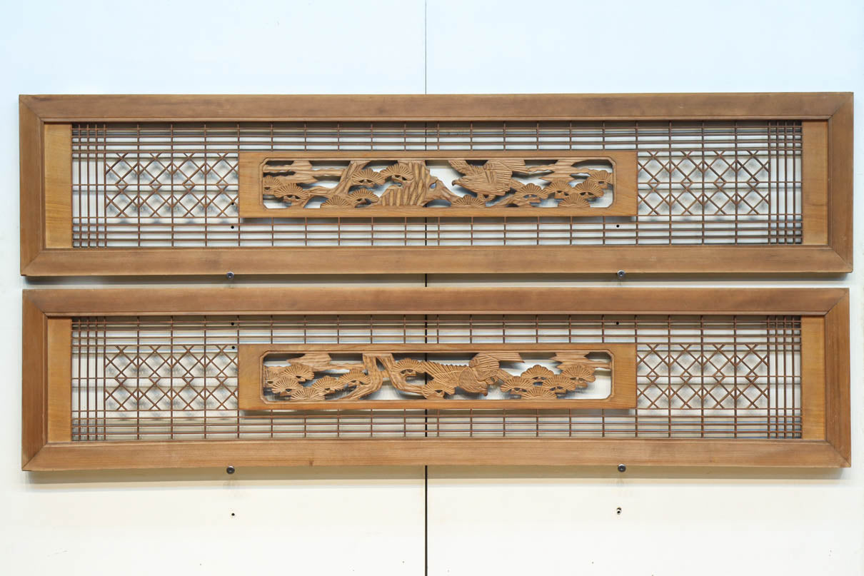 窓絵に鷹と松の絵柄を描いた風格漂う欄間 EZ2734ab 在庫(a:1 b:1)枚