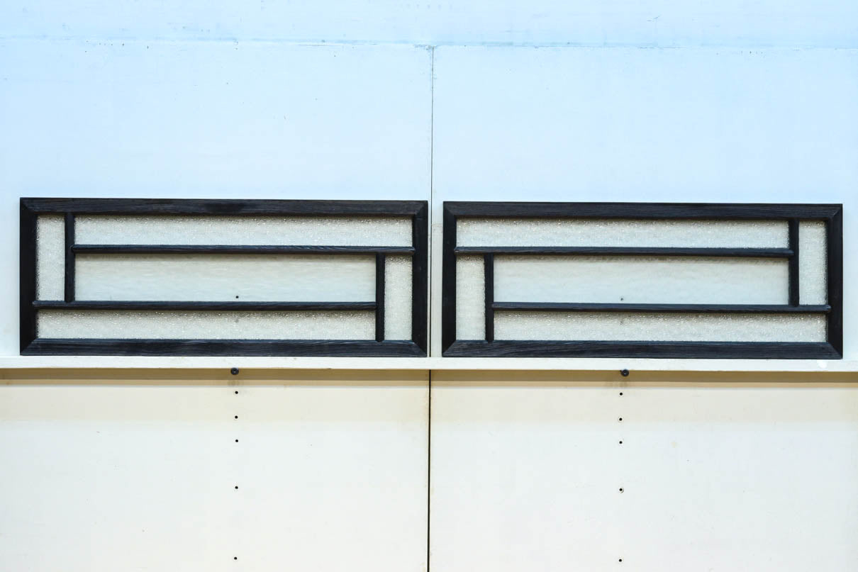 和ガラスを嵌めて煌びやかな面持ちある小型欄間 EZ2739ab 在庫(a:0 b:1