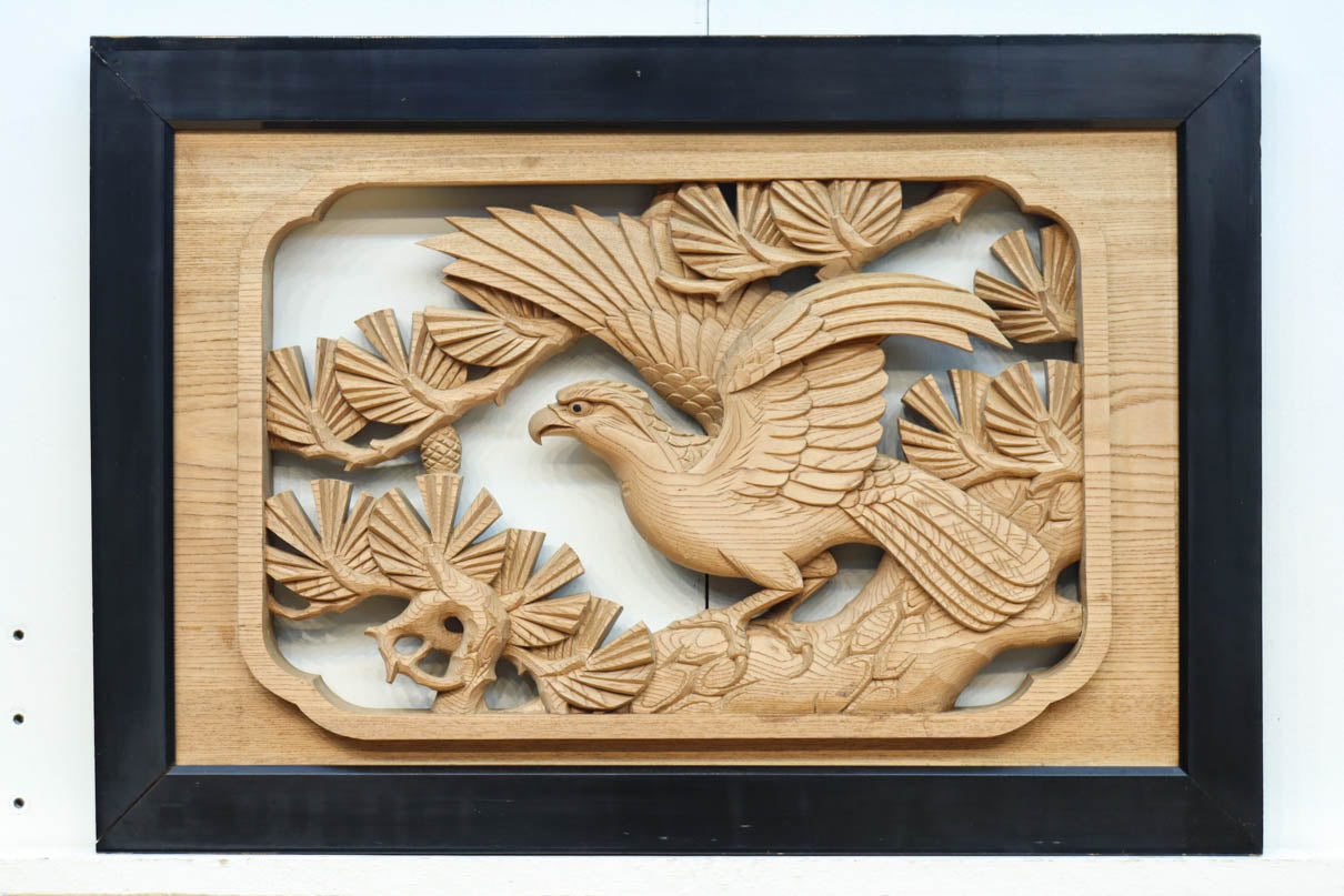 稀少サイズ‼︎見事な枝ぶりの松と鷹の彫刻小型欄間 EZ2809 在庫1枚