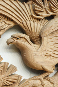 稀少サイズ‼︎見事な枝ぶりの松と鷹の彫刻小型欄間 EZ2809 在庫1枚