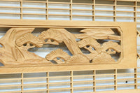 松と鶴の縁起の良い彫刻を描いた窓絵で華やいだ面持ちの彫刻欄間 EZ2868ab 在庫(a:1 b:1)枚