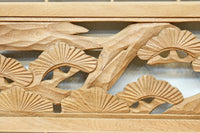 松と鶴の縁起の良い彫刻を描いた窓絵で華やいだ面持ちの彫刻欄間 EZ2868ab 在庫(a:1 b:1)枚