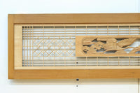 松と鶴の縁起の良い彫刻を描いた窓絵で華やいだ面持ちの彫刻欄間 EZ2868ab 在庫(a:1 b:1)枚