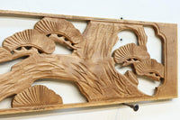 雄々しい鷹が松の木に身を隠す彫刻欄間素材 EZ2871ab 在庫(a:1 b:1)枚