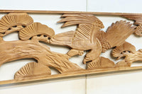 雄々しい鷹が松の木に身を隠す彫刻欄間素材 EZ2871ab 在庫(a:1 b:1)枚