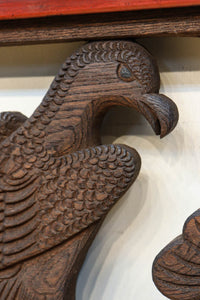 黒枠に勇ましい鷹と松の縁起の良い絵柄が風格を感じさせる彫刻欄間 EZ3141 在庫1枚