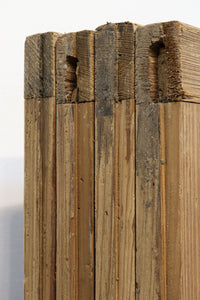 幅 938ミリ,933ミリ 時代の風合いに包まれた風情溢れる透かし板戸 F7976ab 在庫(a:1 b:0)枚