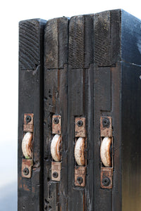 幅1130ミリ 素材を途切れることなく活かして造られた杢目の奇麗な幅広板戸 F8149 在庫1枚