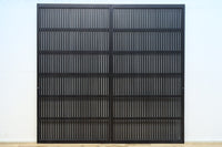 幅925ミリ 平格子が端然と美しく並ぶ全面格子戸 F8304 在庫1枚