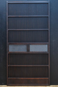 幅900ミリ 腰板の低い変わりデザインの大阪格子戸 F8391 在庫1枚