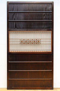 幅938ミリ 縦繁と角麻装飾で格調あるスリガラス入り透かし板戸 F8403 在庫1枚