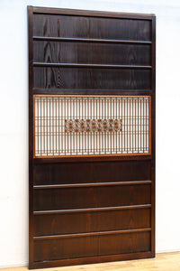 幅938ミリ 縦繁と角麻装飾で格調あるスリガラス入り透かし板戸 F8403 在庫1枚