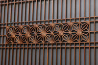 幅938ミリ 縦繁と角麻装飾で格調あるスリガラス入り透かし板戸 F8403 在庫1枚