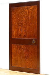 幅887ミリ 美しい色艶に迫力ある杢目模様が流れる板戸 F8405 在庫2枚