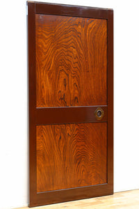 幅887ミリ 美しい色艶に迫力ある杢目模様が流れる板戸 F8405 在庫2枚