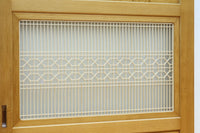 幅912ミリ 縦格子と組子が上品なガラス入り透かし板戸 F8413 在庫2枚