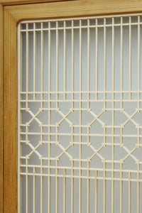 幅912ミリ 縦格子と組子が上品なガラス入り透かし板戸 F8413 在庫2枚