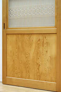 幅912ミリ 縦格子と組子が上品なガラス入り透かし板戸 F8413 在庫2枚