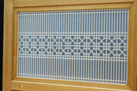 幅912ミリ 縦格子と組子が上品なガラス入り透かし板戸 F8413 在庫2枚