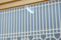 幅912ミリ 縦格子と組子が上品なガラス入り透かし板戸 F8413 在庫2枚