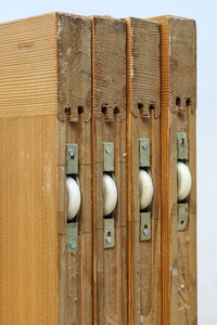 幅912ミリ 縦格子と組子が上品なガラス入り透かし板戸 F8413 在庫2枚