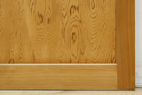 F8414 幅874ミリ 木地の色彩に杢目が映える杉一枚板の板戸 在庫1枚