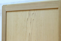 F8414 幅874ミリ 木地の色彩に杢目が映える杉一枚板の板戸 在庫1枚