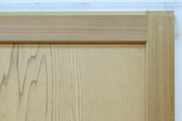 F8414 幅874ミリ 木地の色彩に杢目が映える杉一枚板の板戸 在庫1枚