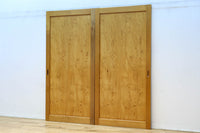 F8414 幅874ミリ 木地の色彩に杢目が映える杉一枚板の板戸 在庫1枚