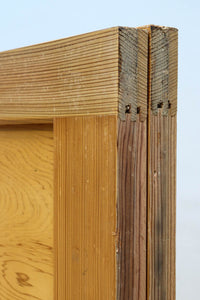 F8414 幅874ミリ 木地の色彩に杢目が映える杉一枚板の板戸 在庫1枚