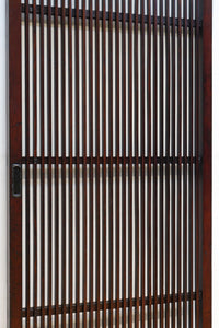 幅670ミリ スリムサイズ!!深みを増した色彩で落ち着きある全面丸格子戸 F8437 在庫1枚