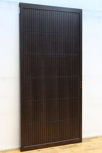 幅896 高さ1823ミリ 重厚感ある作りで落ち着いた佇まいの全面平格子戸 F8442 在庫2枚