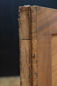 幅850ミリ 明るい木地色に華やかな杢目の杉一枚板戸 F8446 在庫1枚