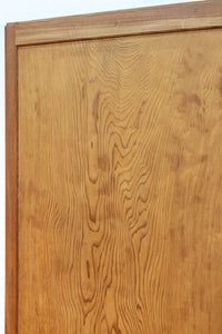 幅850ミリ 明るい木地色に華やかな杢目の杉一枚板戸 F8446 在庫1枚