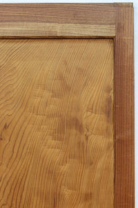 幅850ミリ 明るい木地色に華やかな杢目の杉一枚板戸 F8446 在庫1枚