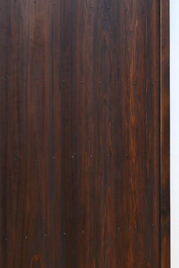 幅568ミリ 古色の落ち着いた風合いがモダンなスリム板戸 F8472 在庫1枚