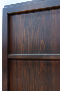 幅568ミリ 古色の落ち着いた風合いがモダンなスリム板戸 F8472 在庫1枚