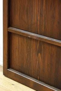 幅568ミリ 古色の落ち着いた風合いがモダンなスリム板戸 F8472 在庫1枚