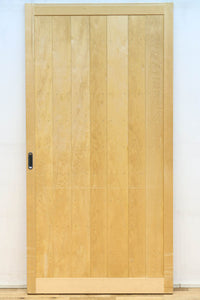 幅887ミリ 凛とした雰囲気の木地色の板戸 F8476 在庫2枚