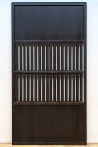 幅924ミリ 深い色合いで落ち着きのある無双板戸 F8497 在庫2枚