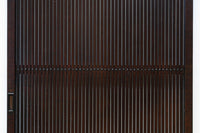 幅673ミリ スリム幅!! 繊細な格子を設けた透かし千本格子板戸 F8501 在庫4枚