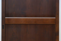 幅911ミリ ゆったりと流れる杢目で上品な眺めの板戸 F8509 在庫2枚