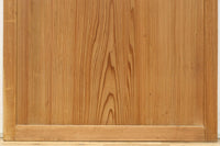 幅930ミリ 美しい杢目が貫禄を見せる稀少一枚板の杉板戸 F8530 在庫3枚